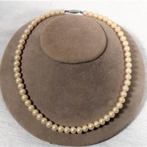 VTG 16" SINGLE STRAND PEARL NECKLACE MADE IN JAPAN